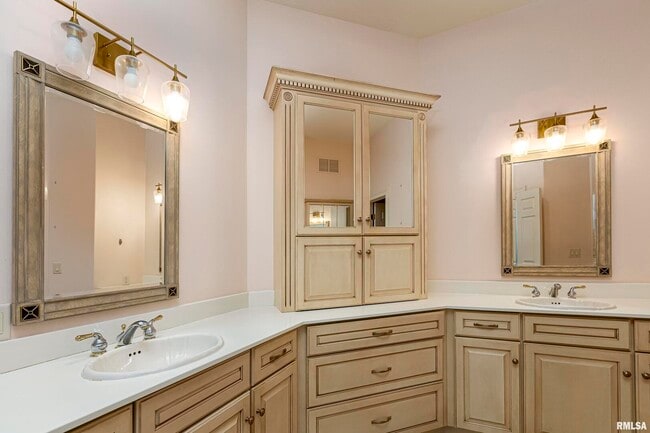 Building Photo - 3115 W Striegel Rd