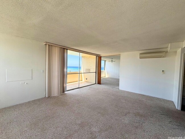 Building Photo - 2500 Kalakaua Ave