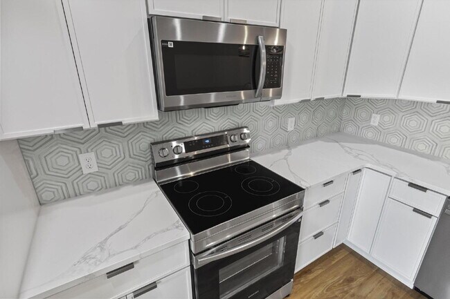 Building Photo - Modern Living Awaits!