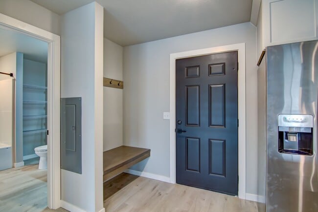 Interior Photo - City Line Heights