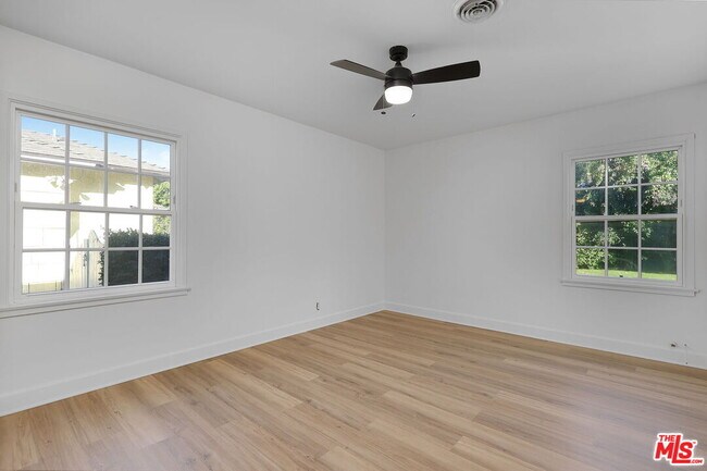 Building Photo - 5318 Teesdale Ave