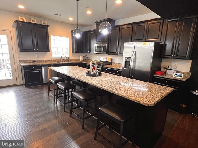 Building Photo - 154 Sachem St