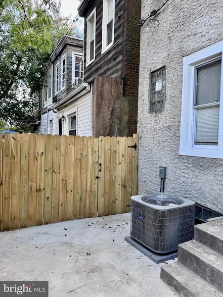 Building Photo - 3841 N Sydenham St