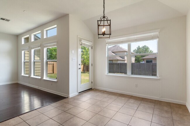 Building Photo - 1049 Regency Ln