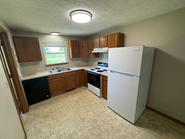 Building Photo - 639 W Highland