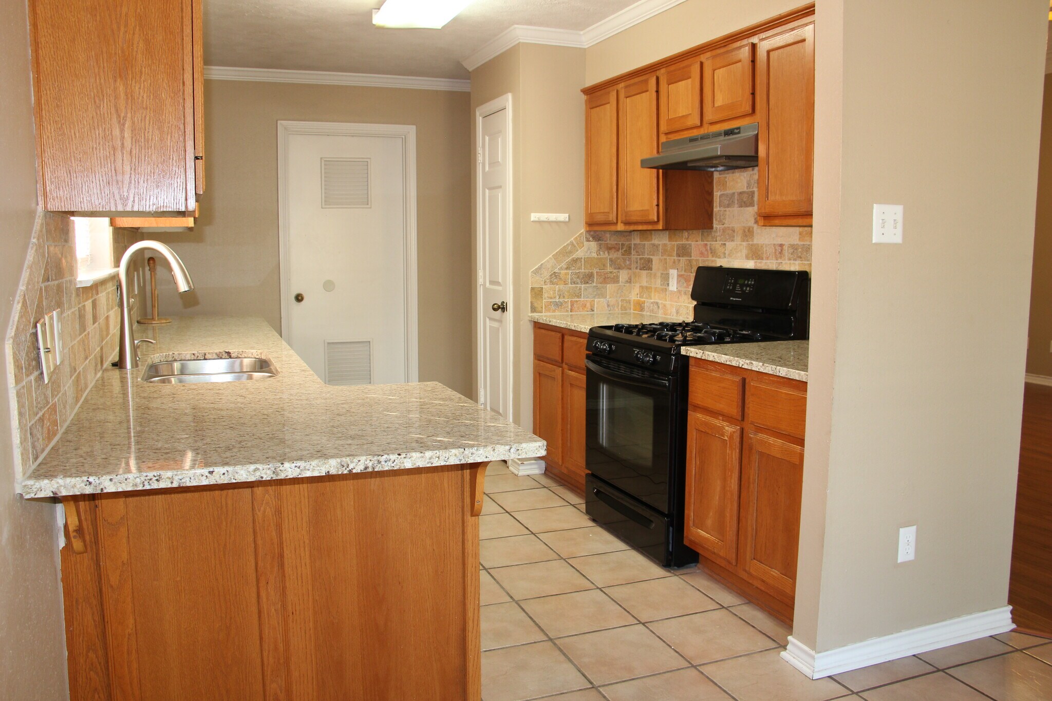 Kitchen - 1412 Kernstown Ln
