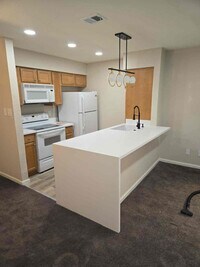 Building Photo - 1405 E Vegas Valley Dr