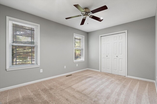 Building Photo - 412 N Village Cir