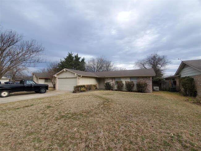 Primary Photo - 1521 Wagon Wheel Rd