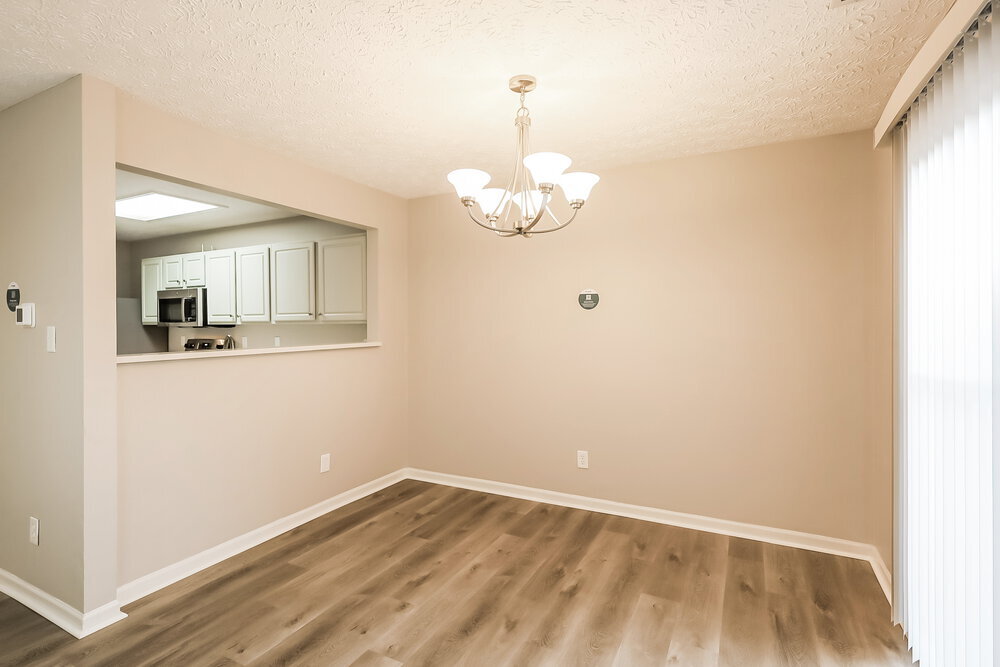 Building Photo - 4439 Connaught Dr E