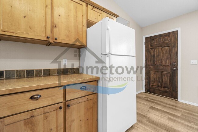 Building Photo - 2 Bedroom 1 Bath Home with Off-Street Parking Available in Coeur d'Alene!