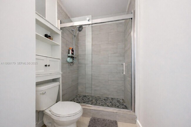 Building Photo - 5332 NE 6th Ave