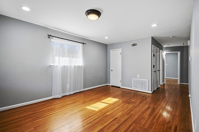 Building Photo - 822 N Coolidge St