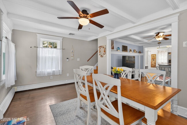 Building Photo - 211 Lareine Ave