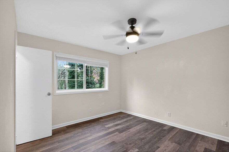 Building Photo - 2520 Peachwood Cir NE