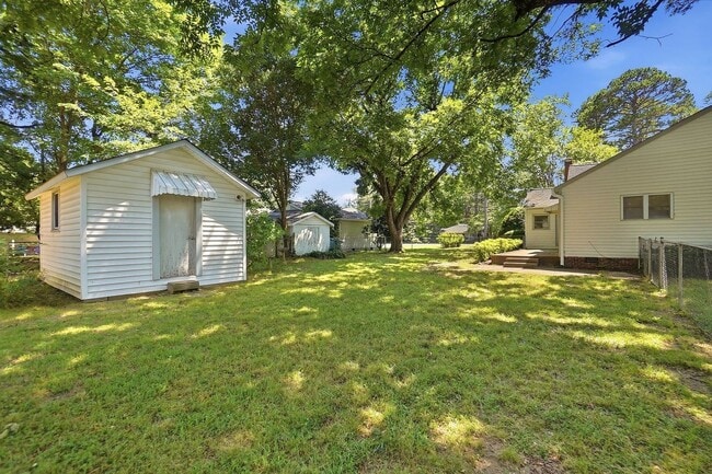 Building Photo - Fully Remodeled Home in the Heart of Belmont