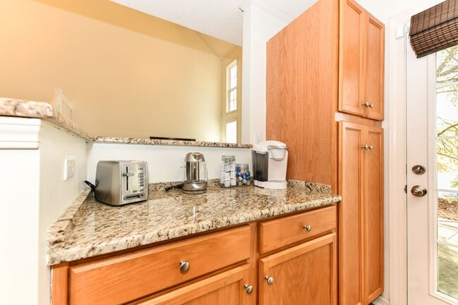 Building Photo - Updated 3 Bedroom Townhome in McAlister's Place