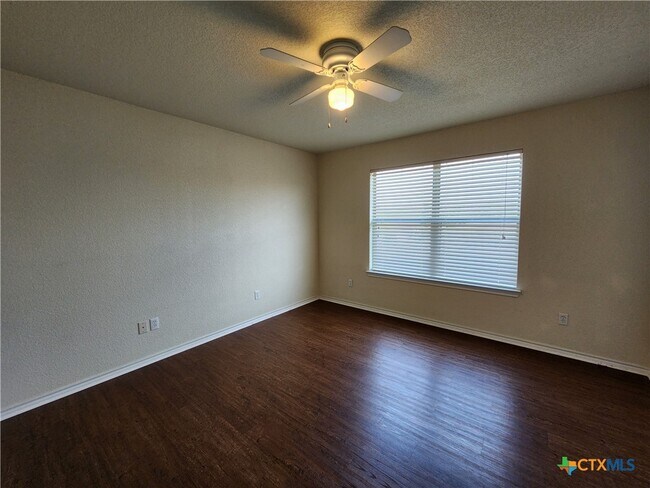 Building Photo - 3014 Green Mountain Dr