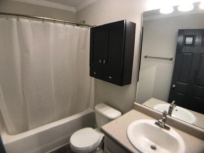 Building Photo - 111 Hunters Landing Dr