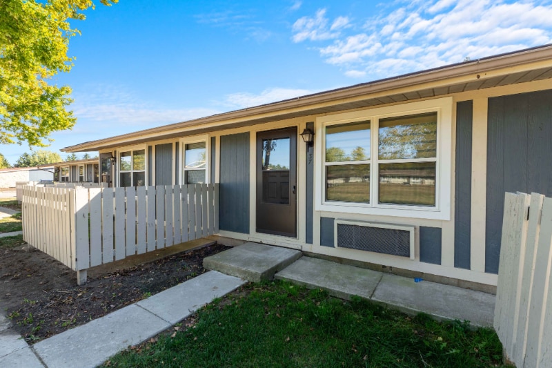 Building Photo - 6 Roanoke Ln