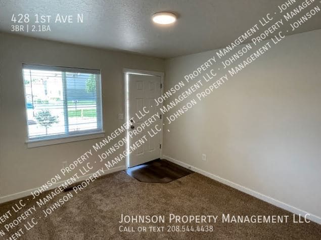 Building Photo - 428 1st Ave N