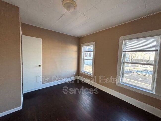 Building Photo - 8 S 1st St