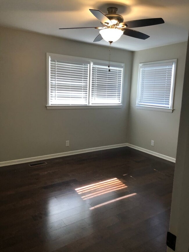 Building Photo - 3 Bedroom Home in Murray