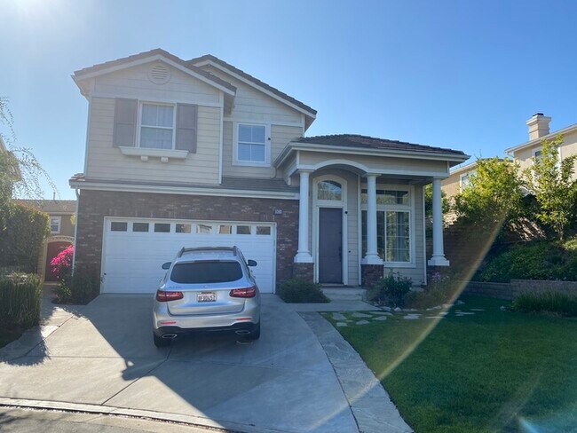 Primary Photo - Spacious 4 bedroom in upscale neighborhood