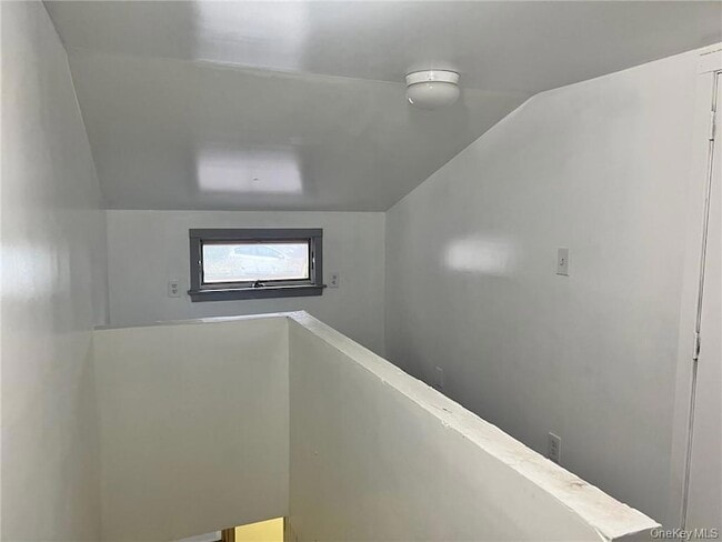 Building Photo - 65 Monhagen Ave