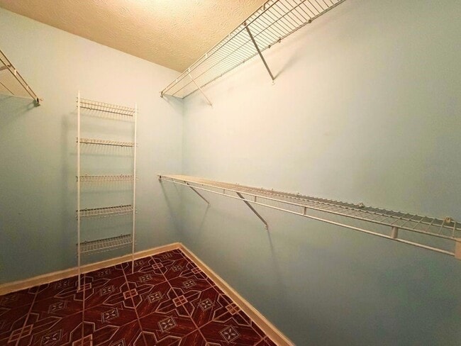 Building Photo - 5410 Twin Lakes Dr