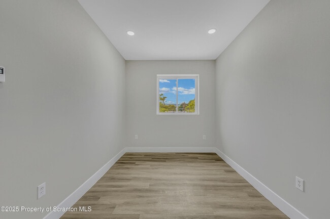 Building Photo - 215 Hickory St