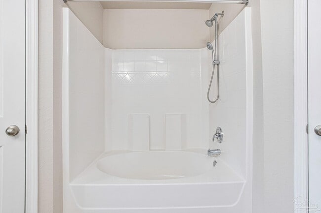 Building Photo - 970 John Deere Ln