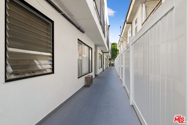 Building Photo - 1021 N Genesee Ave