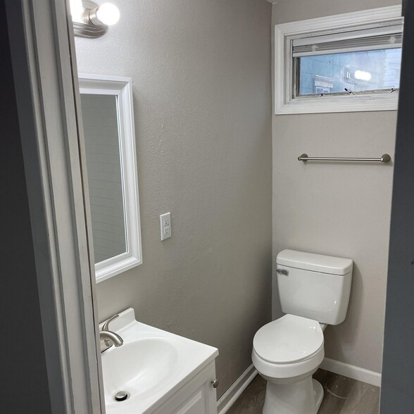 Building Photo - 102 Woodruff Ave