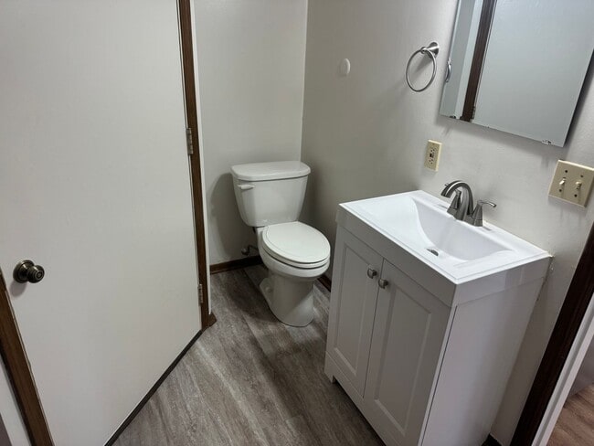 Building Photo - 1376 Red Tail Hawk Dr