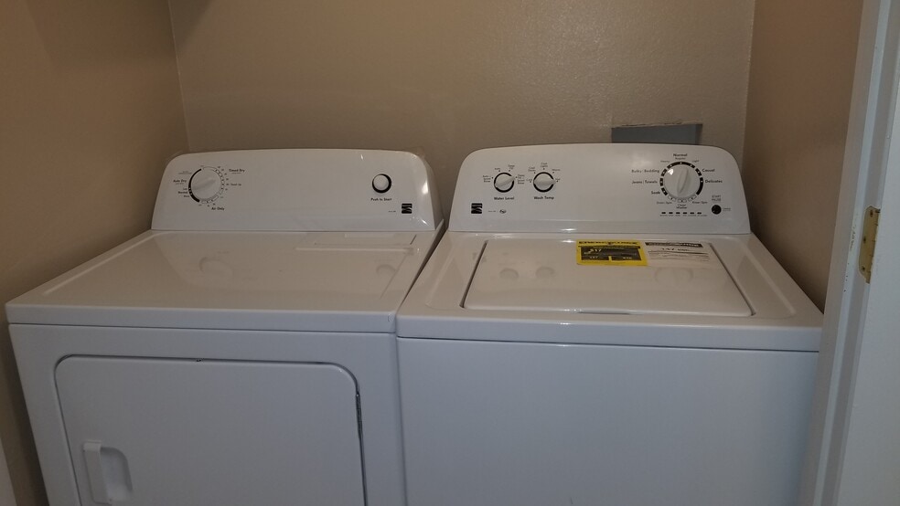 Building Photo - 3706 Wyndham Ave