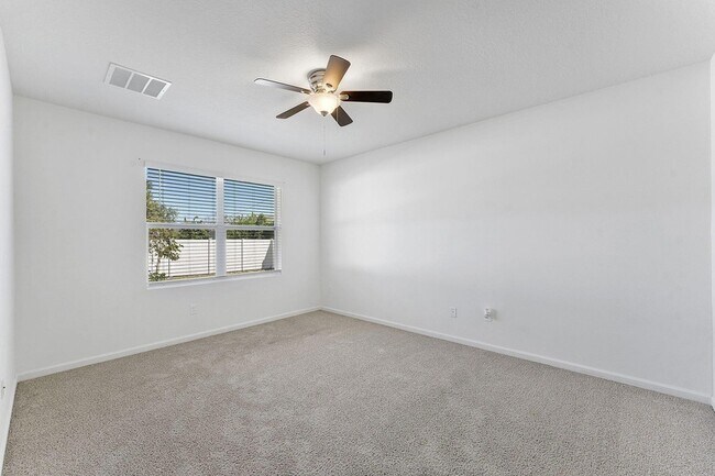 Building Photo - 357 SE Oakridge Dr