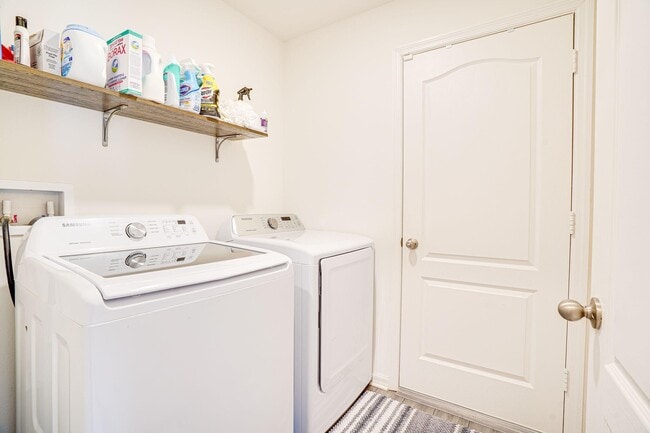 Building Photo - 5361 Imagination Dr