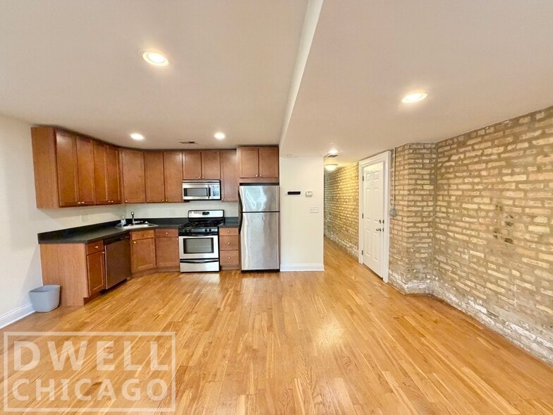 Building Photo - 2842 N Albany Ave
