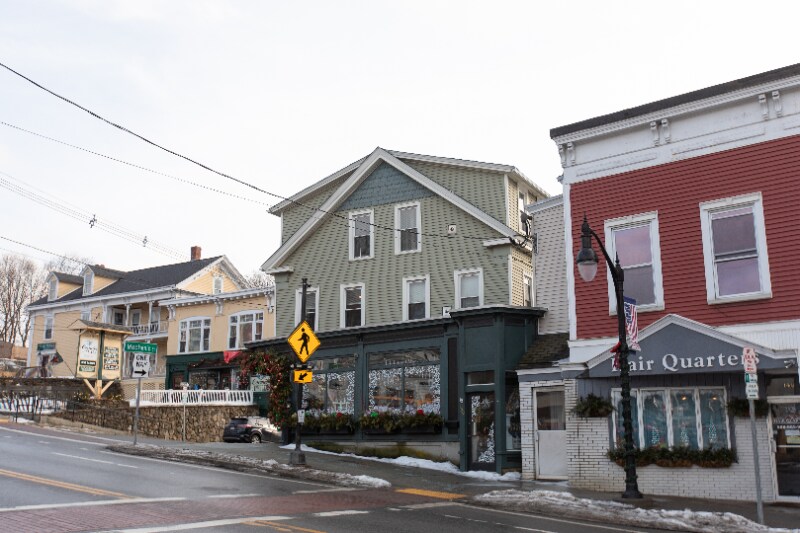 Building Photo - 150 Main St