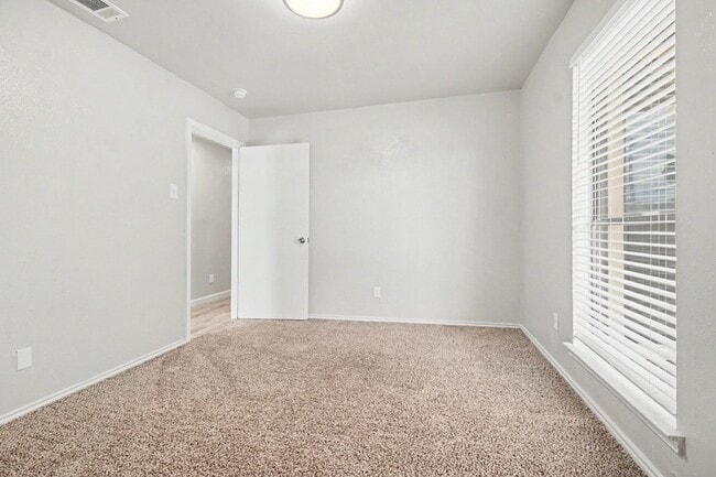 Building Photo - 2201 Jackson Cir