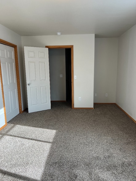 Building Photo - 1983 Greatview Dr