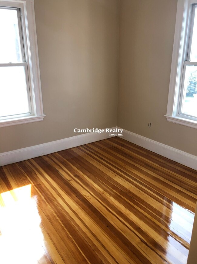 Building Photo - 204 Fellsway W