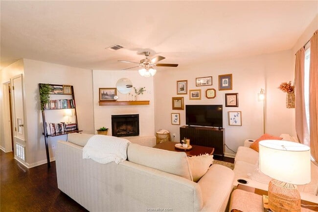 Building Photo - 619 San Benito Ct