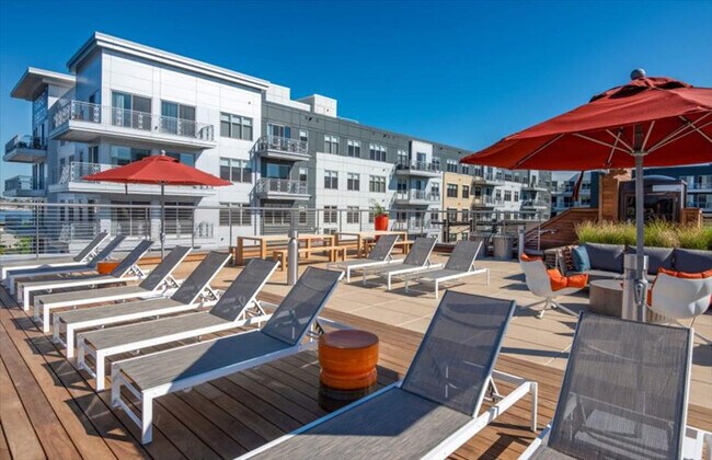 Building Photo - 40 E Pier Dr