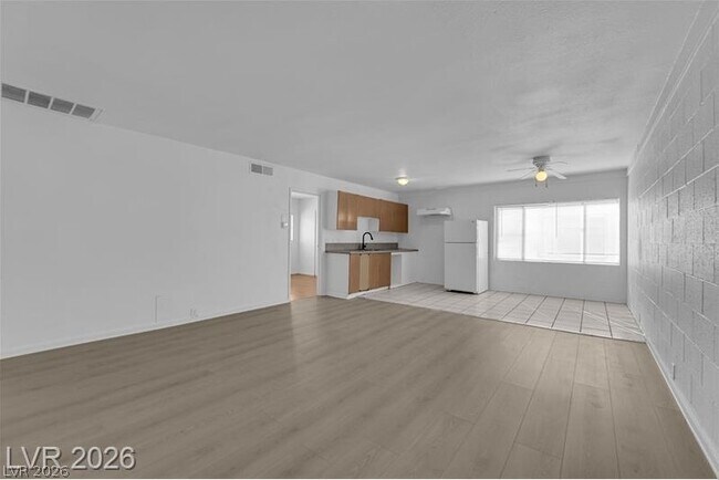 Building Photo - 2908 E Poplar Ave
