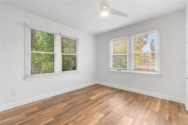 Building Photo - 206 N Albany Ave