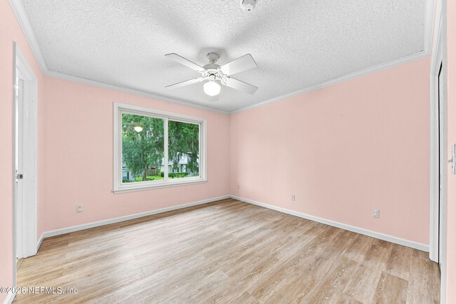 Building Photo - 38 Tallwood Rd