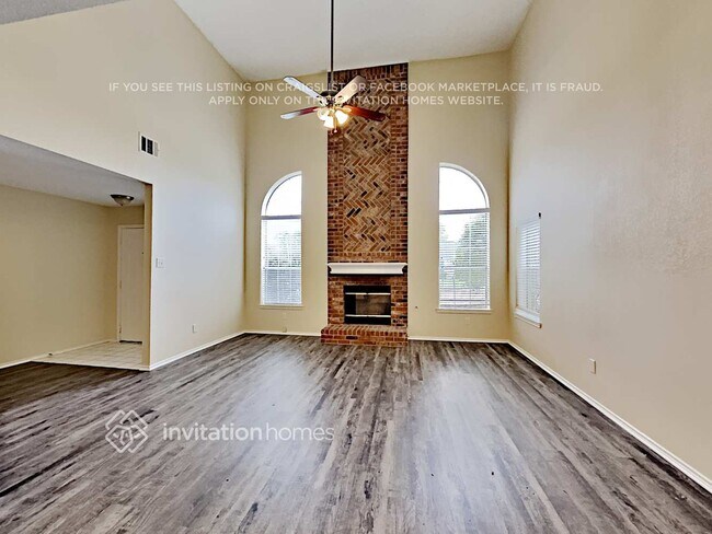 Building Photo - 8013 Yacht Club Dr