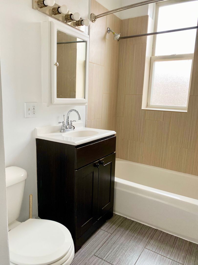 Building Photo - 802 N Bishop St